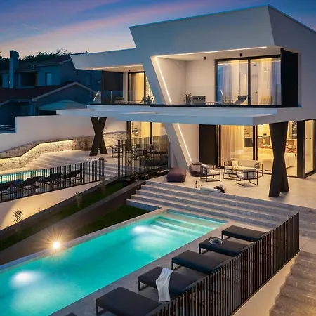 Luxury Ander With Pool
