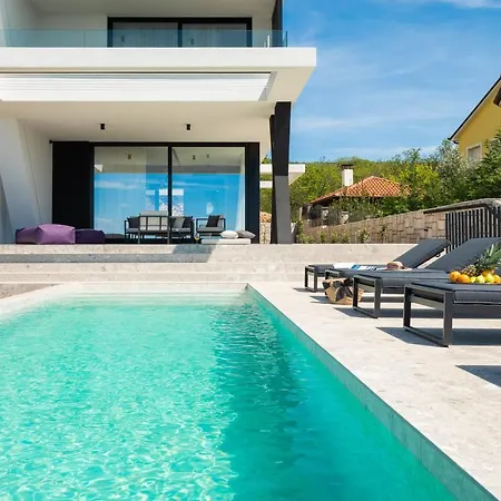 Luxury Ander With Pool