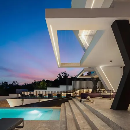 Luxury Ander With Pool