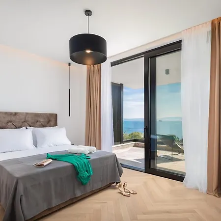 Vilă Luxury Ander With Pool Kostrena