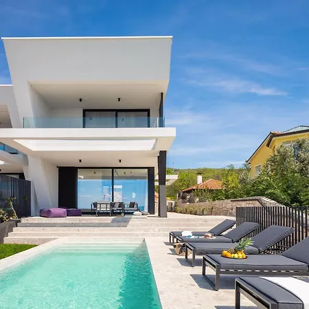 Luxury Ander With Pool