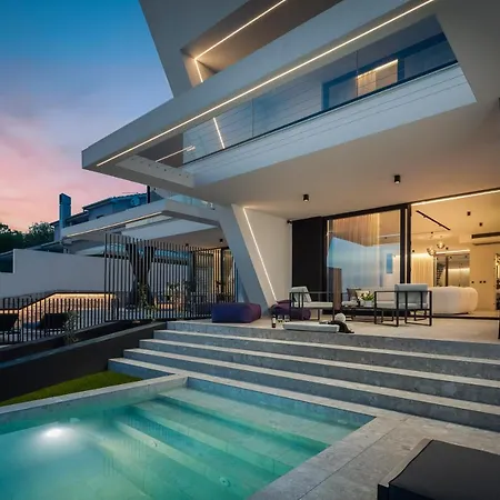 Luxury Ander With Pool Вилла *