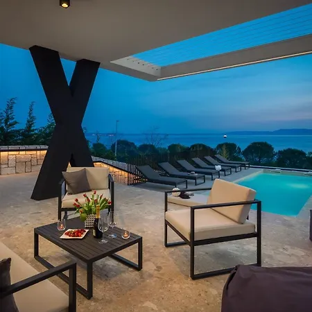 Luxury Ander With Pool Vilă *