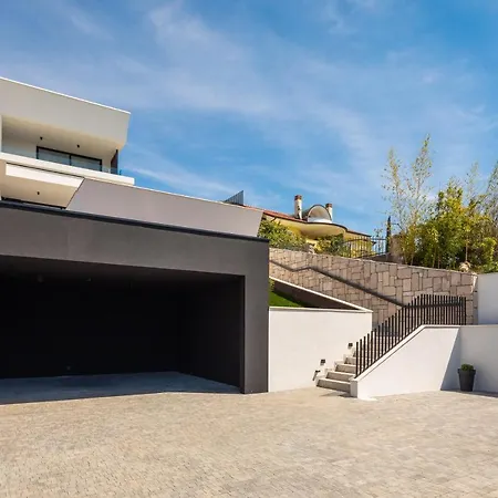 Вилла Luxury Ander With Pool Кострена