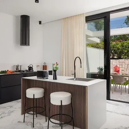 Luxury Ander With Pool