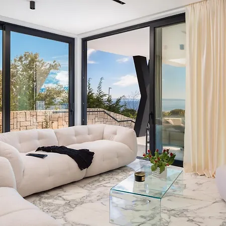 Vilă Luxury Ander With Pool Kostrena