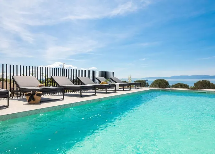 Luxury Ander With Pool Kostrena