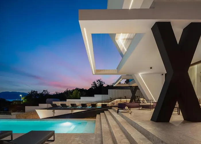 Luxury Ander With Pool