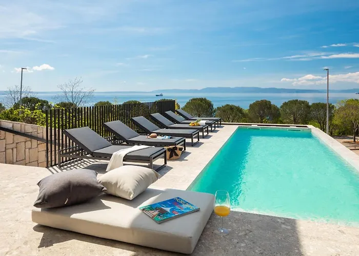 Luxury Ander With Pool