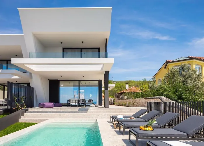 Luxury Ander With Pool