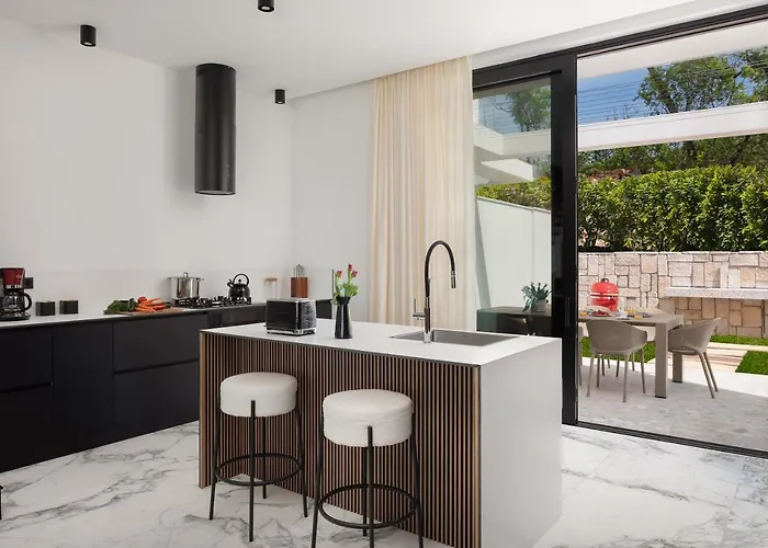 Luxury Ander With Pool