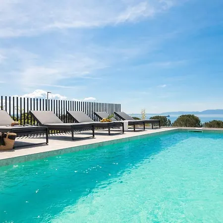 Luxury Ander With Pool Kostrena