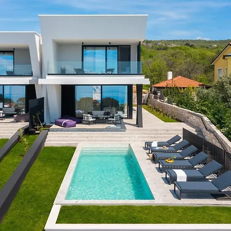 Luxury Ander With Pool Villa