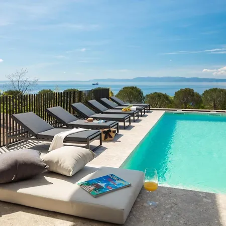 Luxury Ander With Pool