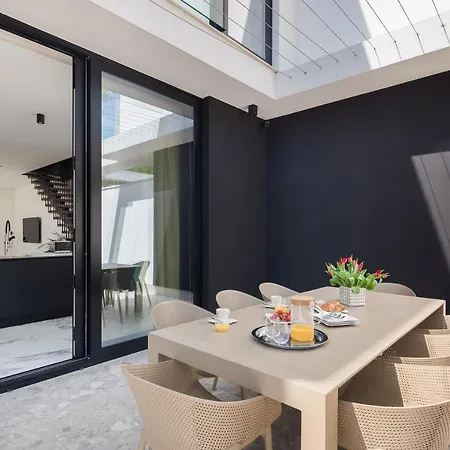 Luxury Ander With Pool