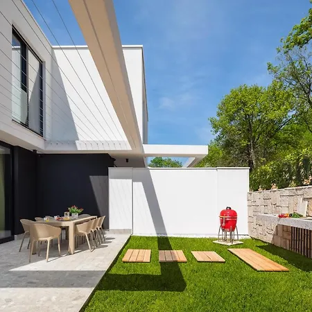 Luxury Ander With Pool Villa