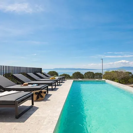 Luxury Ander With Pool Villa