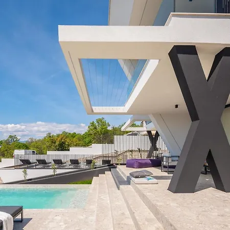 Luxury Ander With Pool Kostrena