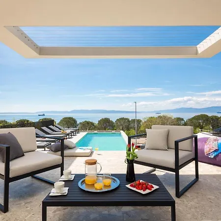 Luxury Ander With Pool Kostrena