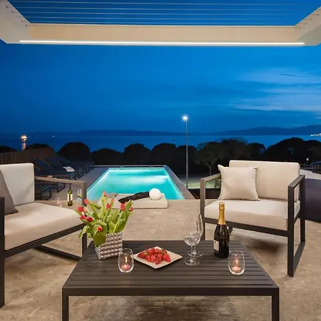 Luxury Ander With Pool