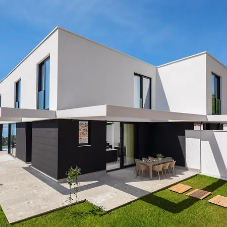 Luxury Ander With Pool Villa *