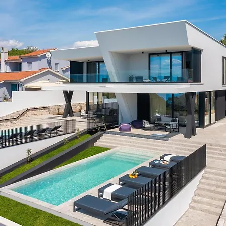 Luxury Ander With Pool Kostrena