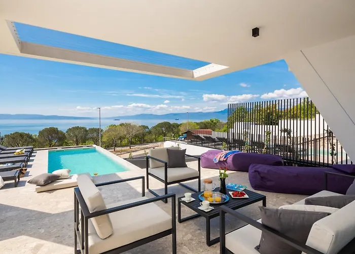 Luxury Ander With Pool וילה