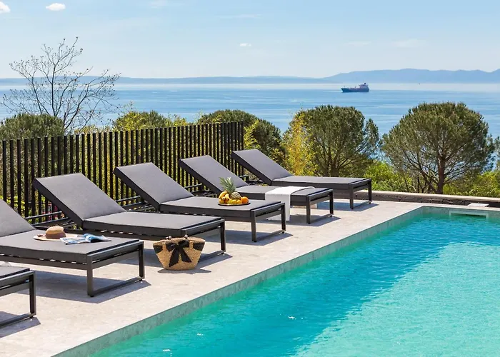 Luxury Ander With Pool * קוסטרנה