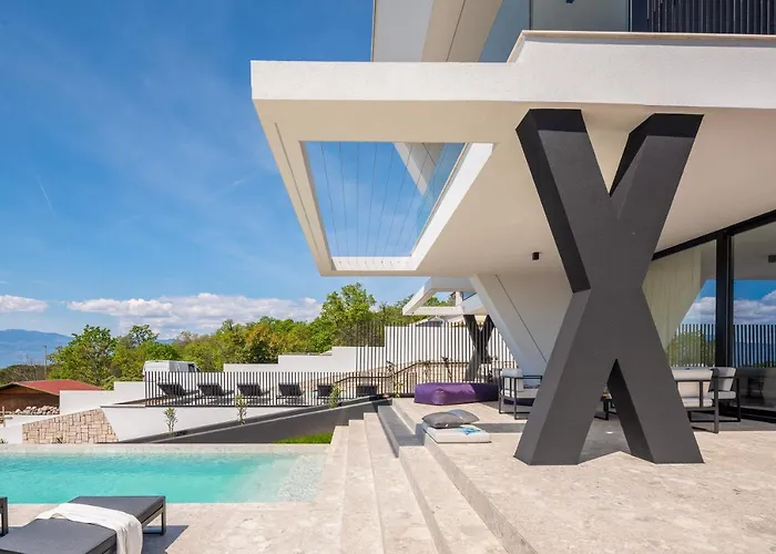 Luxury Ander With Pool Kostrena